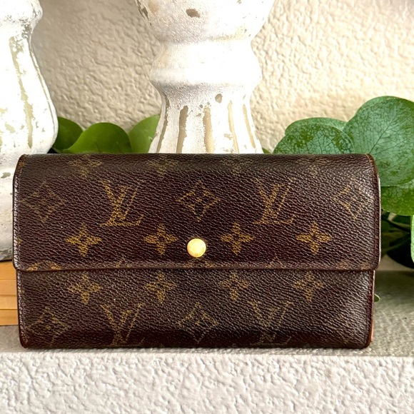 Louis Vuitton Handbags - - Louis Vuitton, authentic Sarah monogram vintage wallet